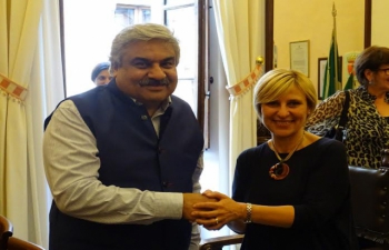 Meeting of Ambassador with Mayor of Sulmona, Anna Maria Casini (23.06.2016)