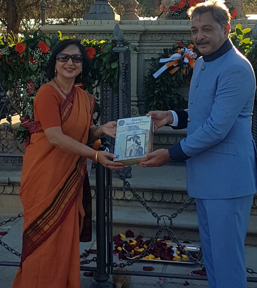 Wreath laying ceremony at the statue of Maratha Maharaj Rajaram Chhatrapati of Kolhapur in Florence (July 8, 2022)